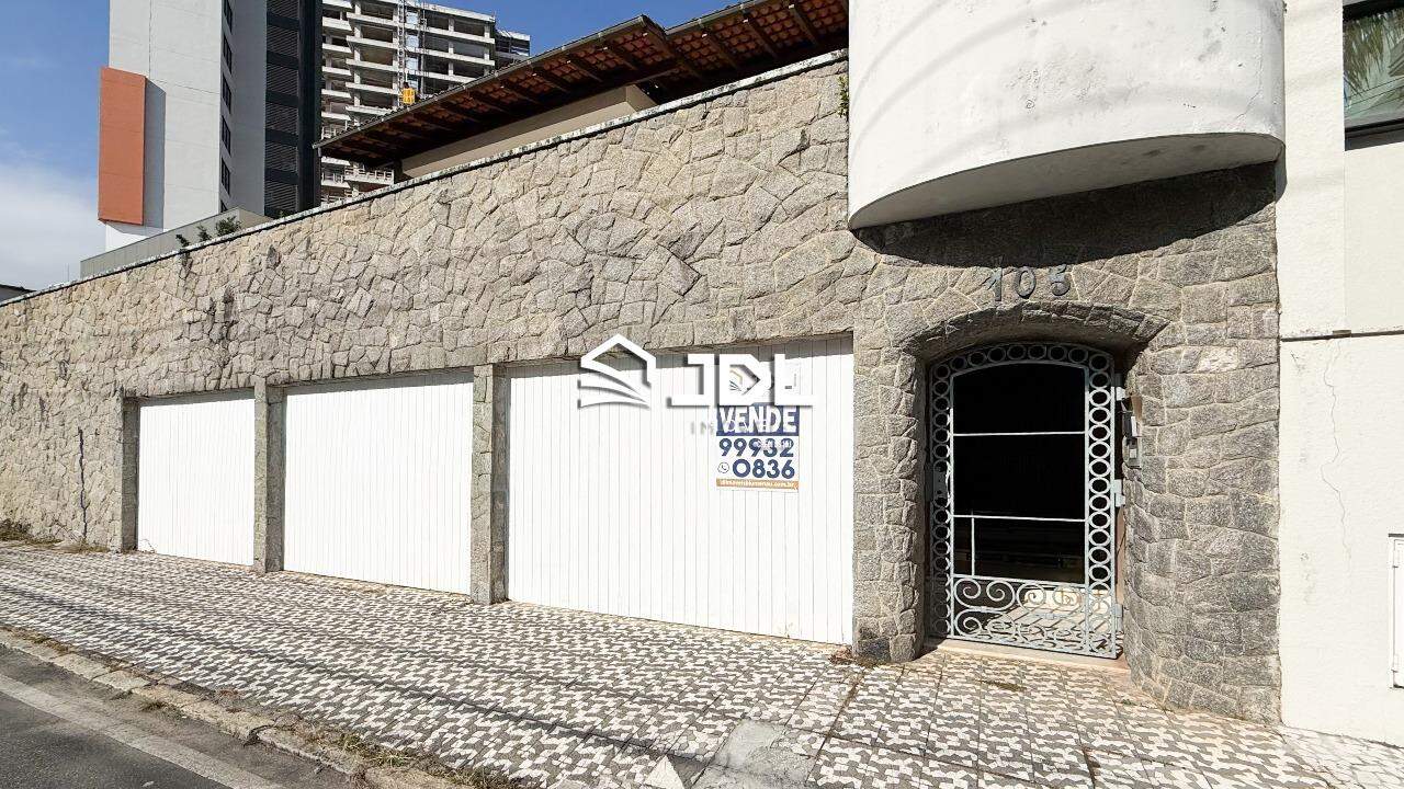 Casa à venda no bairro Jardim Blumenau: 