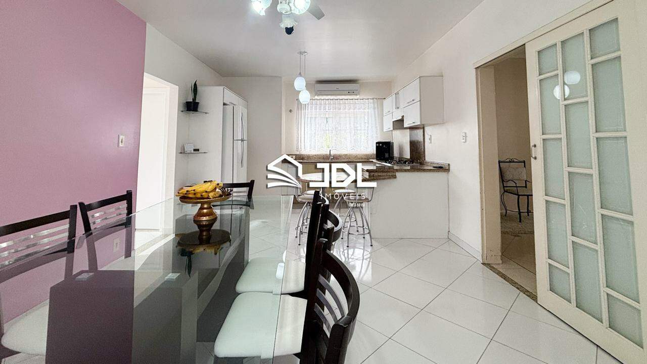 Casa à venda no bairro Velha: 