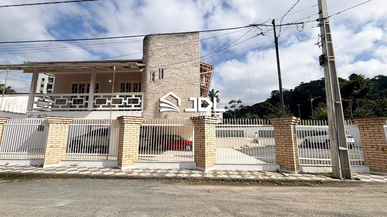 Casa à venda no bairro Velha: 
