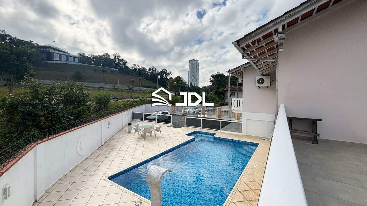 Casa à venda no bairro Velha: 