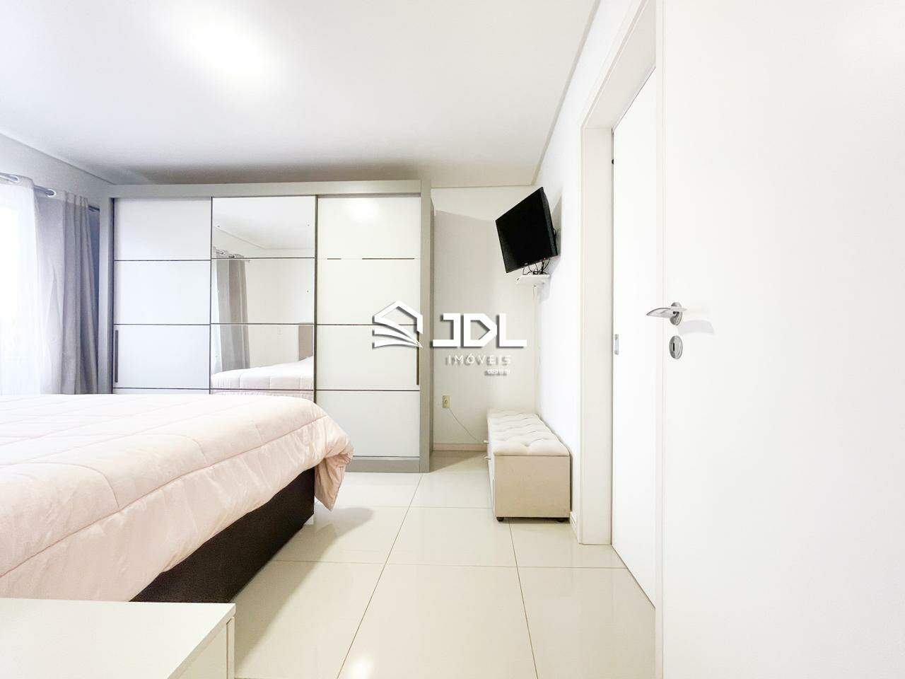 Apartamento à venda no bairro Velha: 