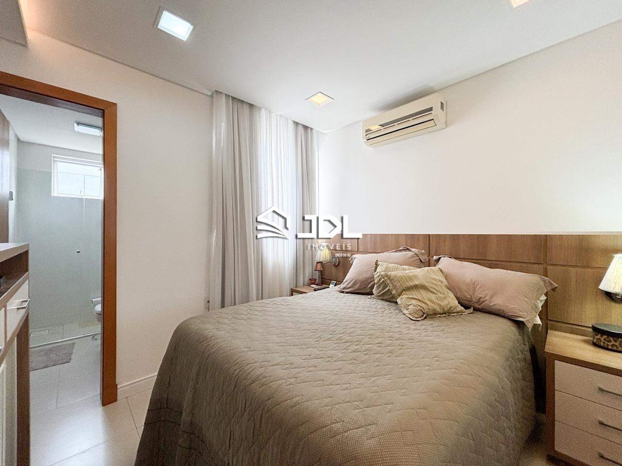 Apartamento à venda no bairro Velha: 