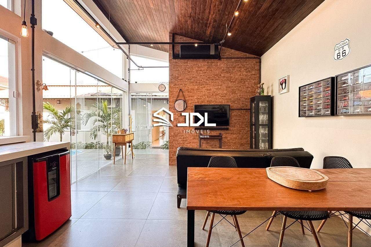 Casa à venda no bairro Itoupava Central: