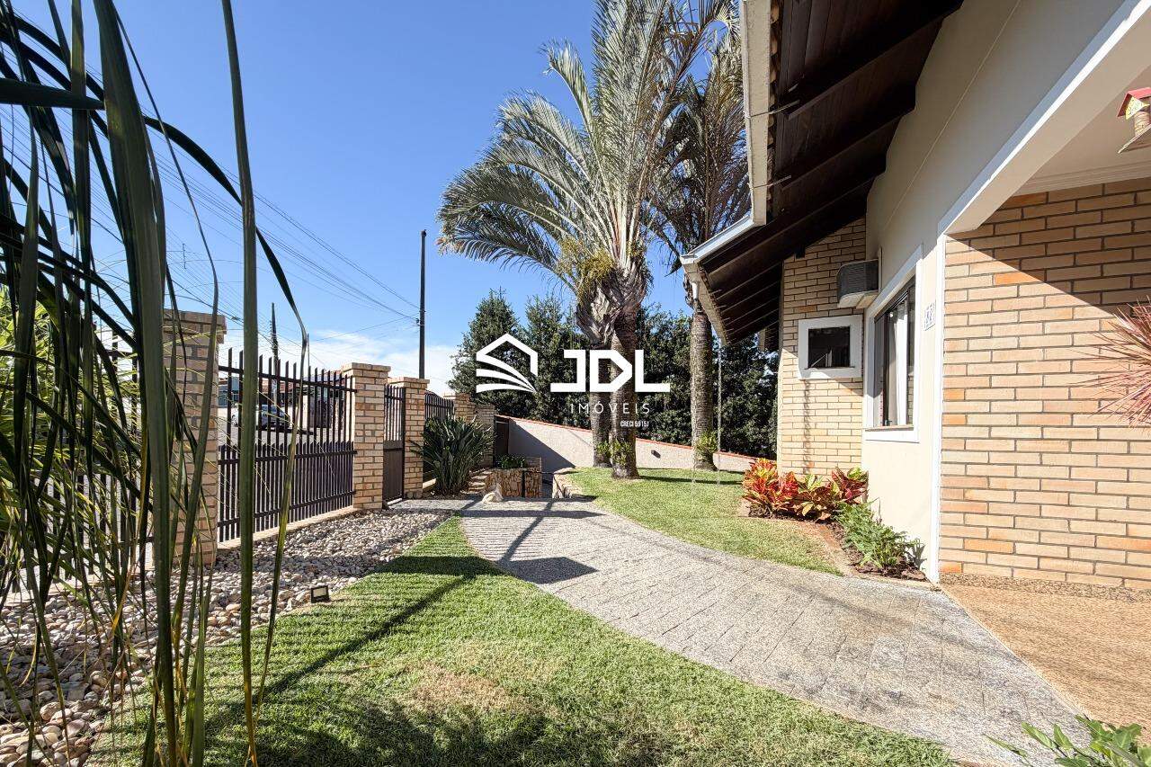 Casa à venda no bairro Velha Central: 