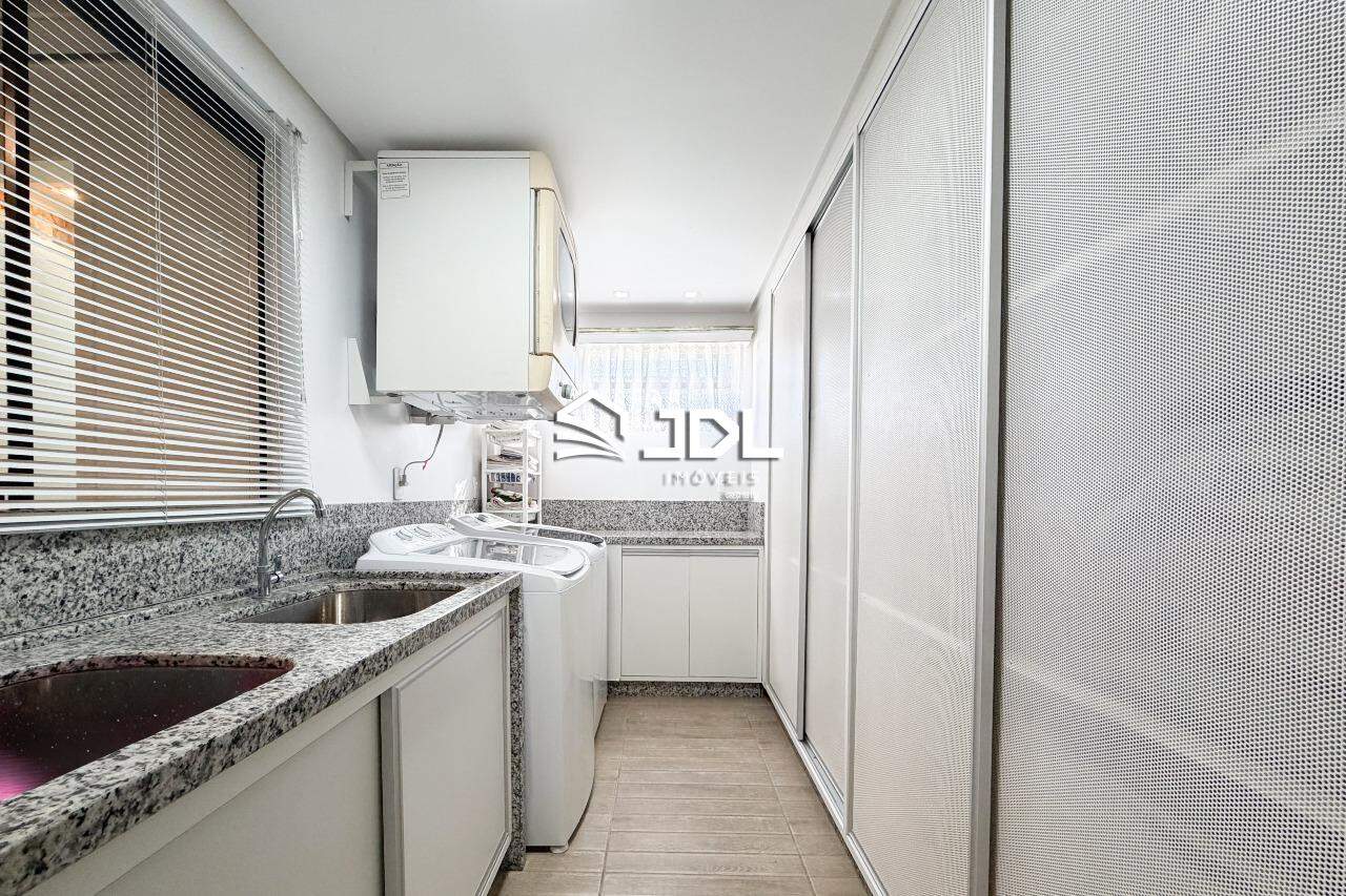 Casa à venda no bairro Velha Central: 
