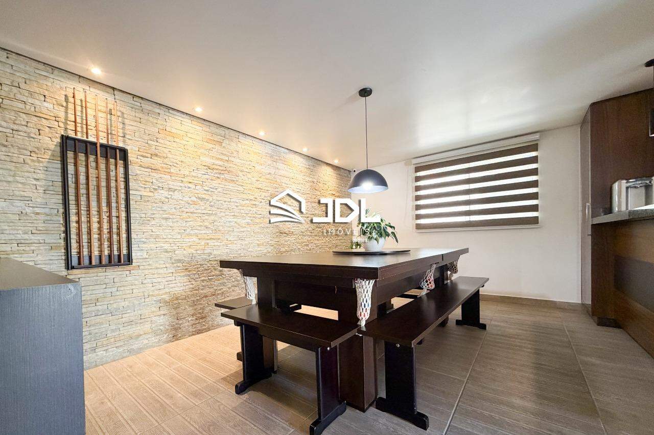 Casa à venda no bairro Velha Central: 