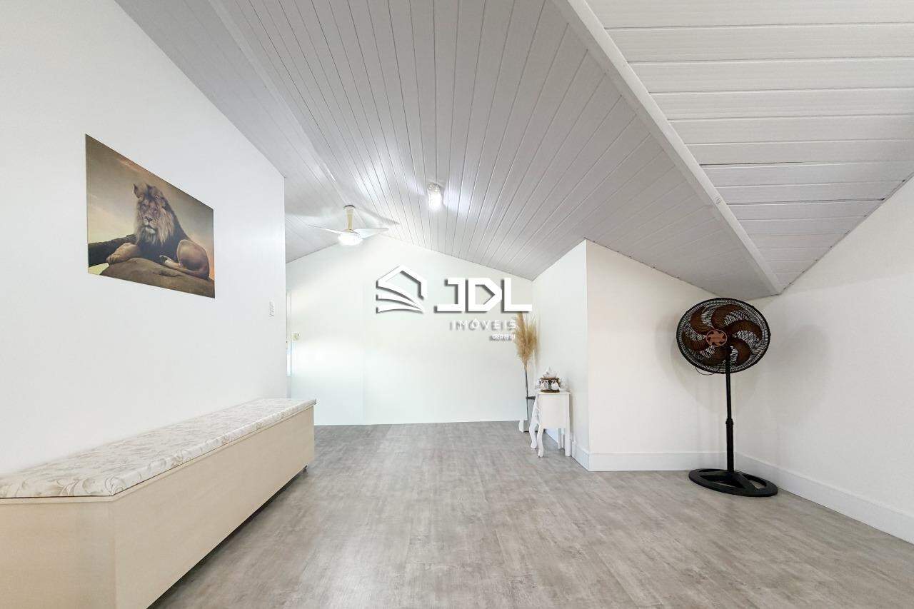 Casa à venda no bairro Velha Central: 