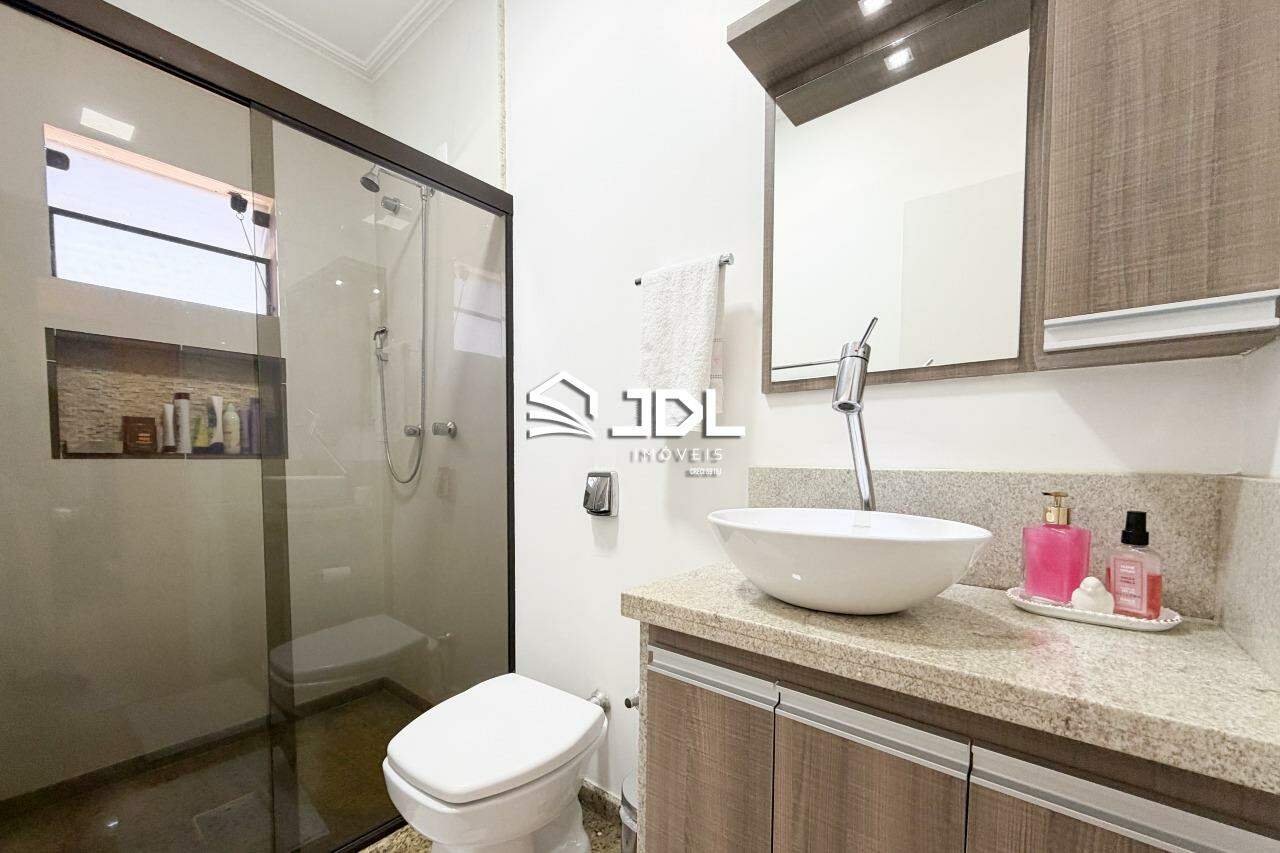 Casa à venda no bairro Velha Central: 