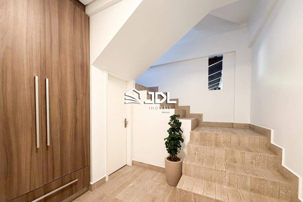 Casa à venda no bairro Velha Central: 
