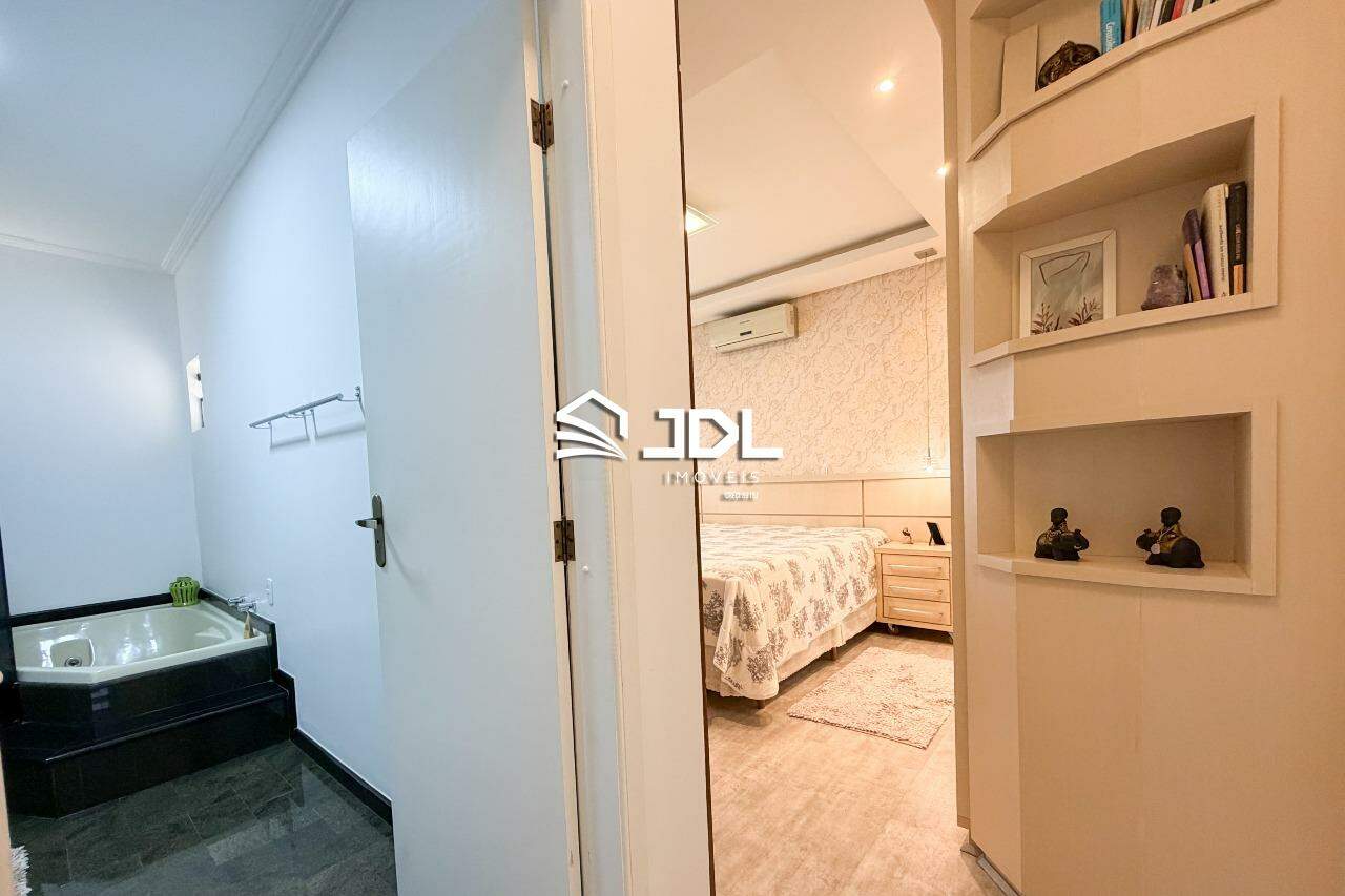 Casa à venda no bairro Velha Central: 