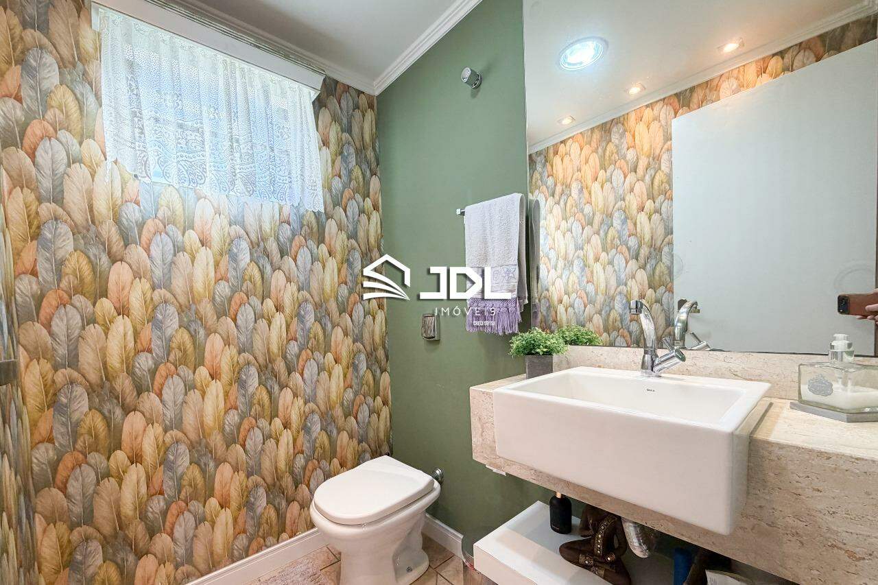 Casa à venda no bairro Velha Central: 