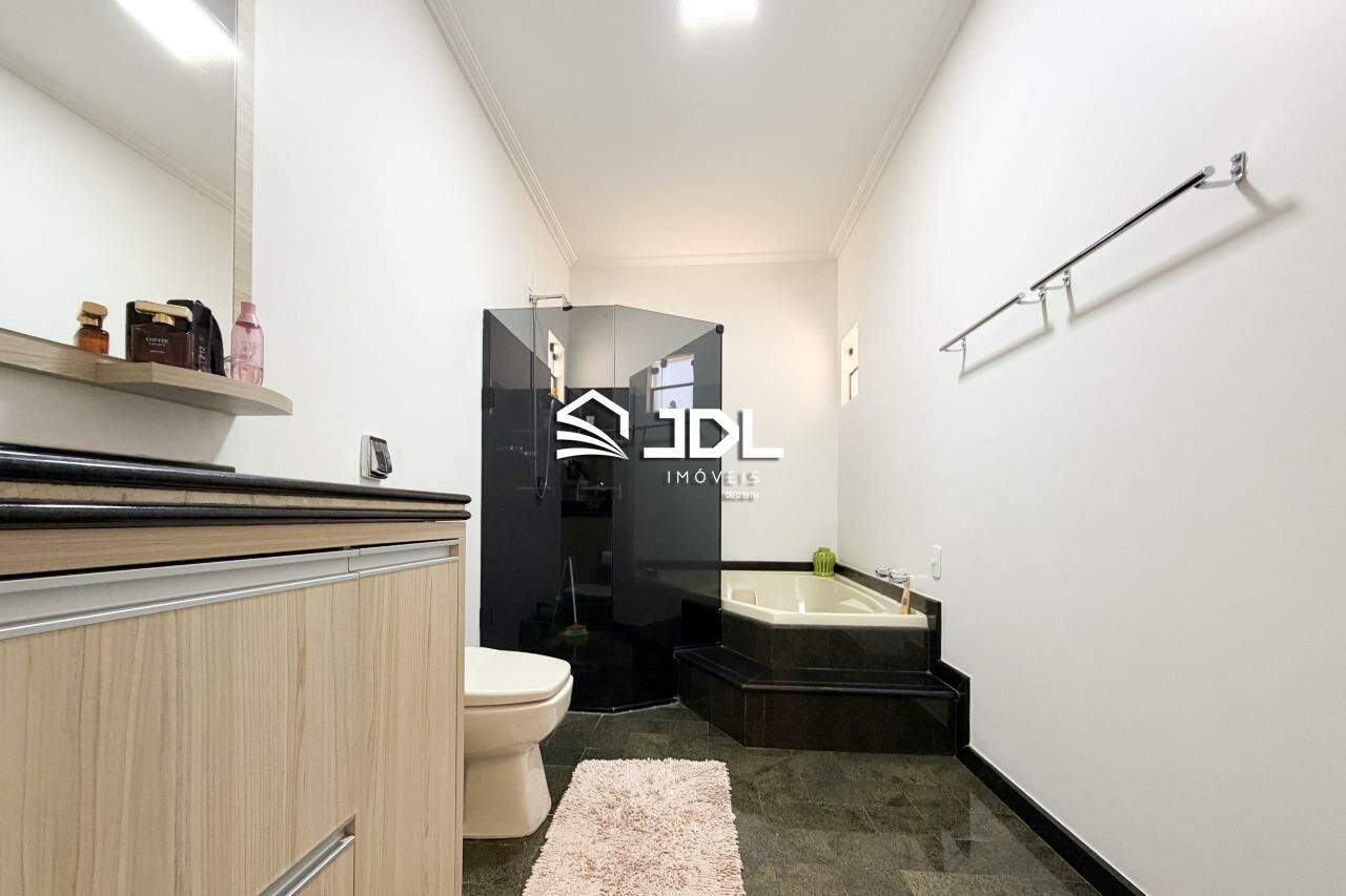 Casa à venda no bairro Velha Central: 
