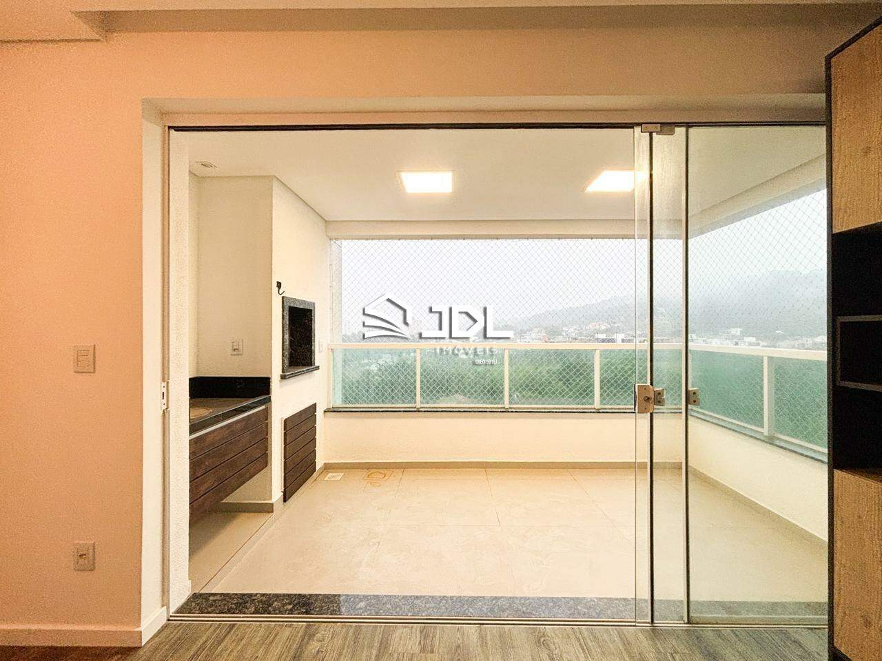 Apartamento à venda no bairro Velha: 