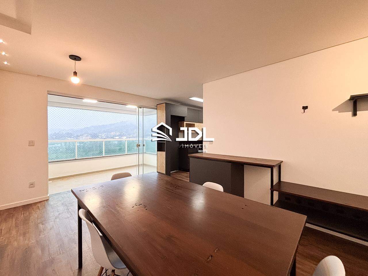 Apartamento à venda no bairro Velha: 