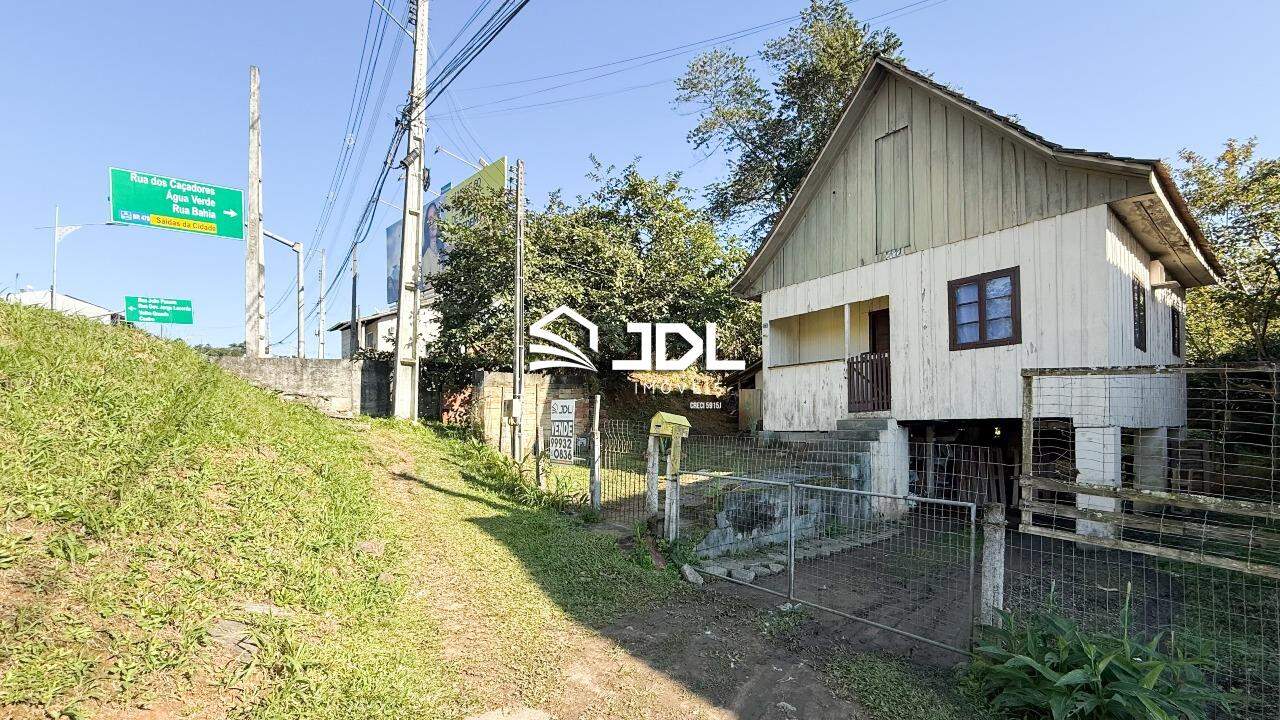 Terreno à venda no bairro Velha: 