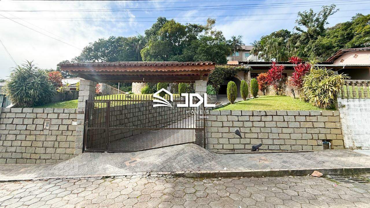 Casa à venda no bairro Tribess: 