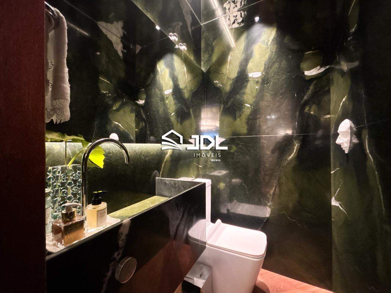 Apartamento à venda no bairro Ponta Aguda: 