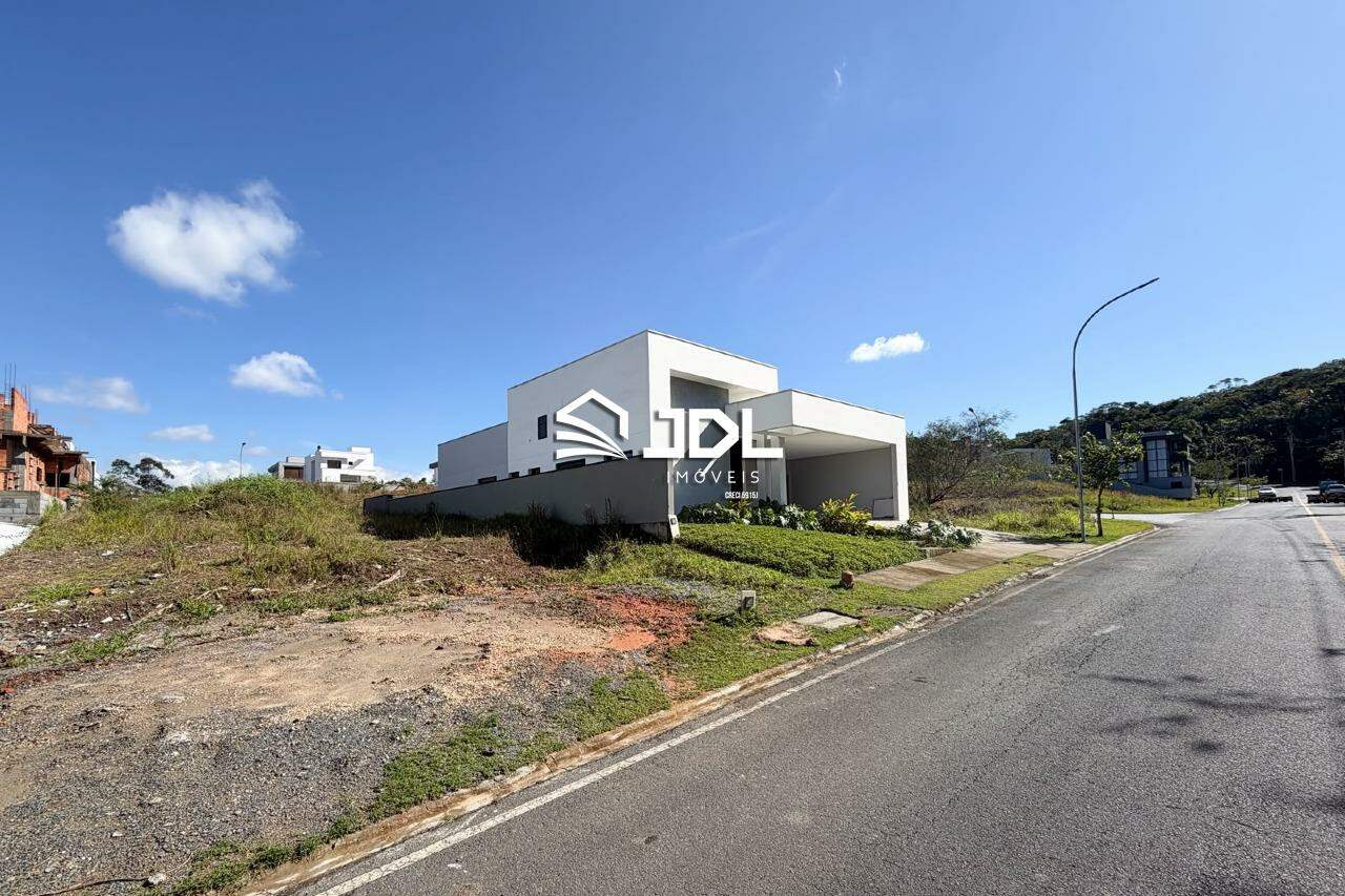 Terreno à venda no bairro Ponta Aguda: 