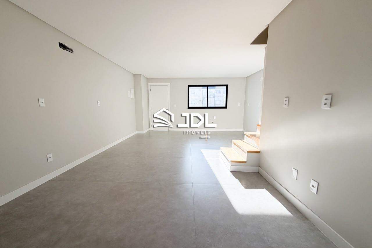 Casa à venda no bairro Velha Central: