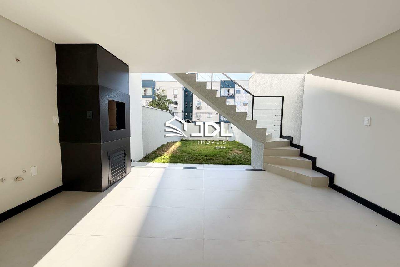 Casa à venda no bairro Velha Central: