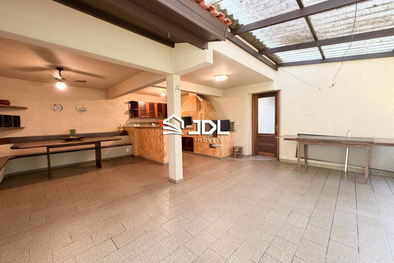 Casa à venda no bairro Centro: