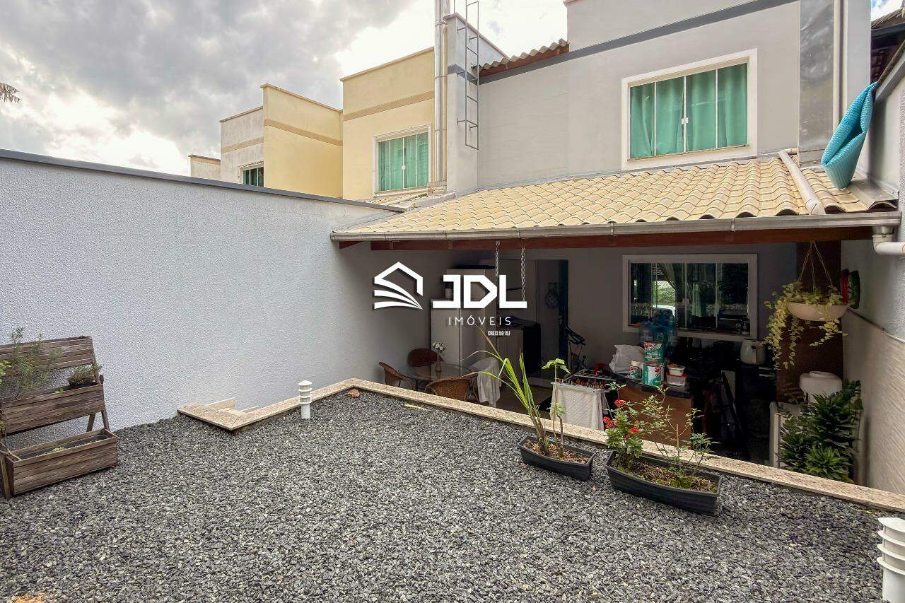 Casa à venda no bairro Tribess: 