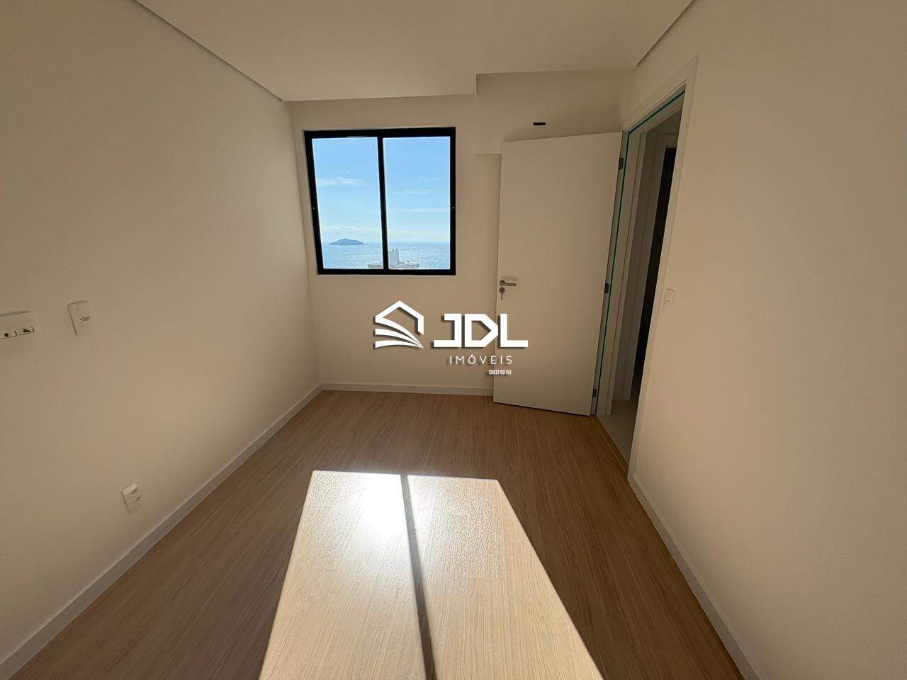 Apartamento à venda no bairro Armação: 
