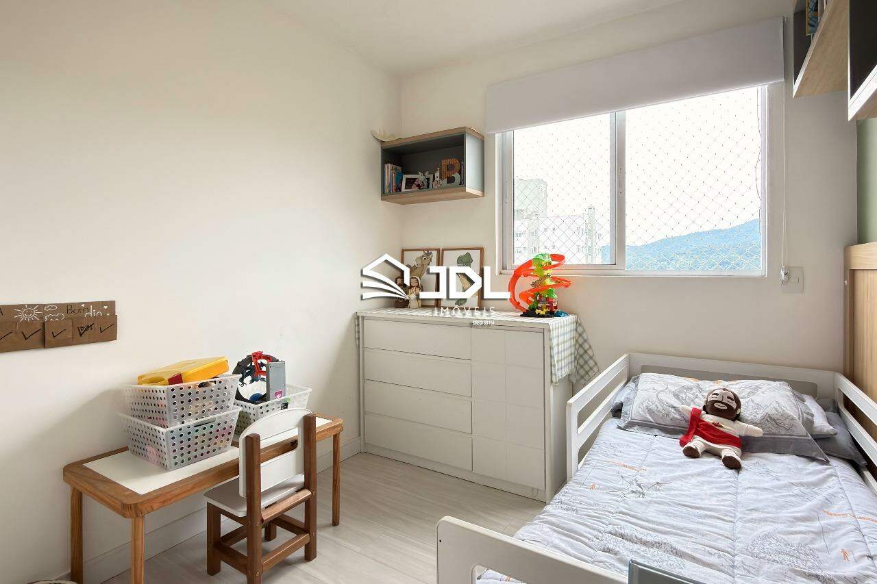 Apartamento à venda no bairro Velha: 