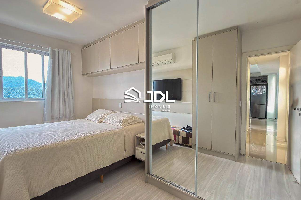 Apartamento à venda no bairro Velha: 