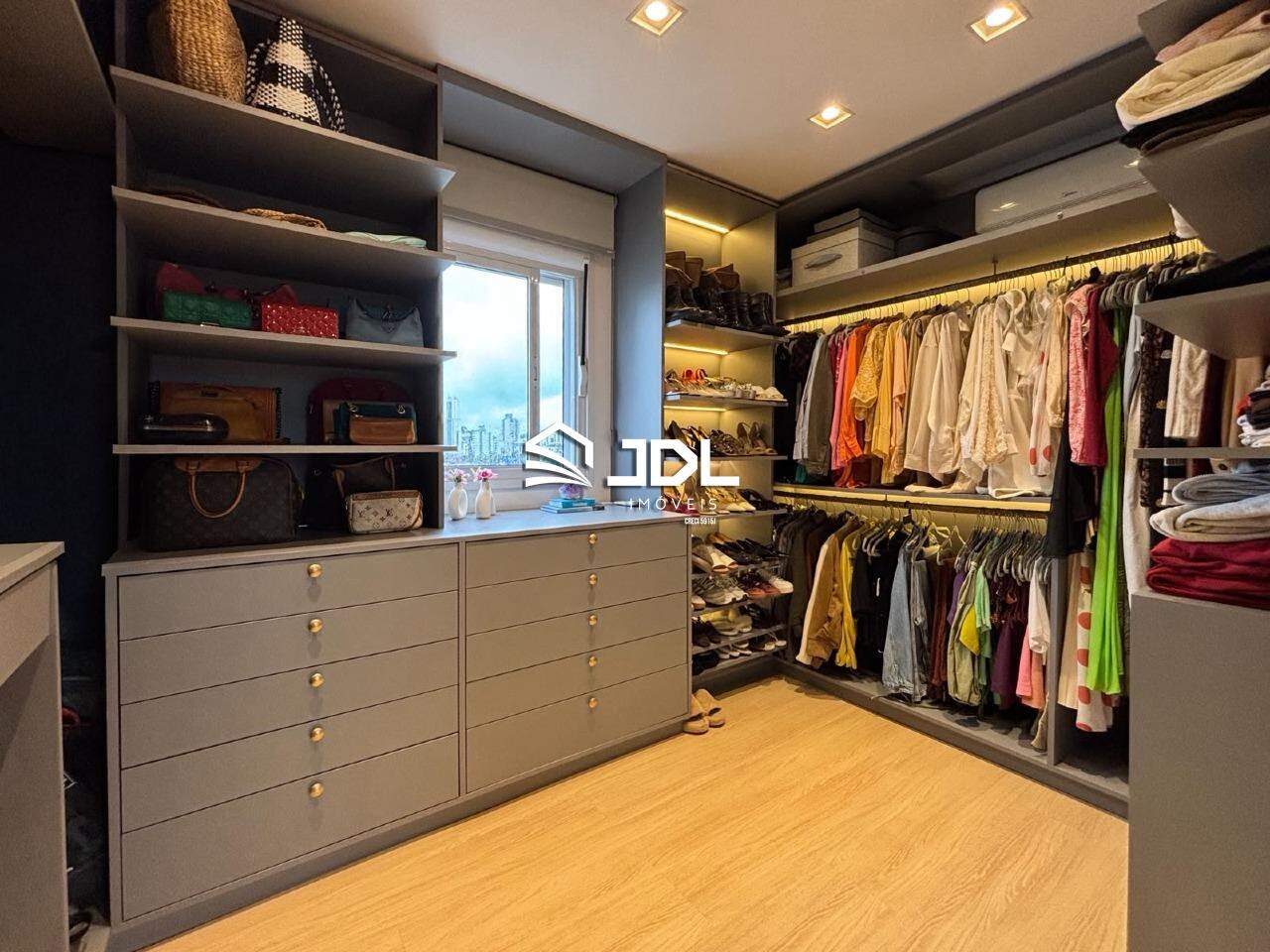 Apartamento à venda no bairro Centro: 