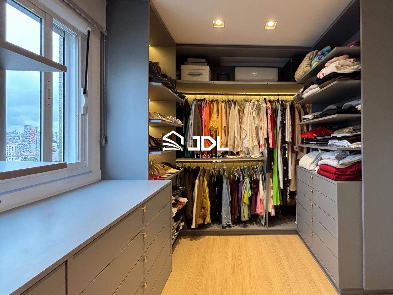 Apartamento à venda no bairro Centro: 
