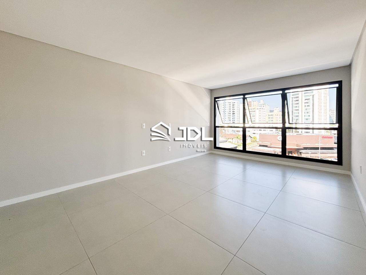 Apartamento à venda no bairro Velha: 