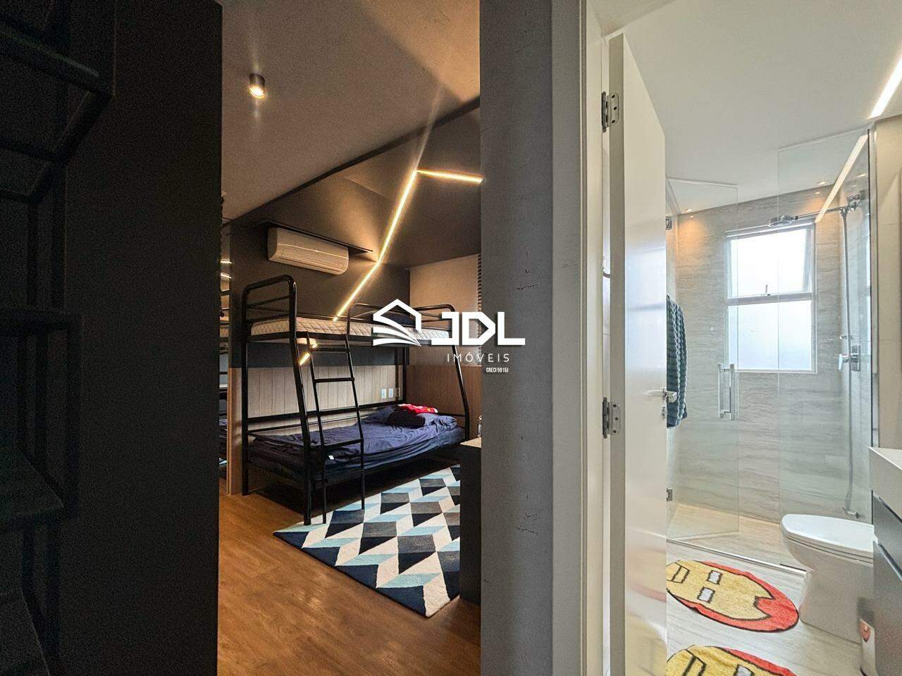 Apartamento à venda no bairro Velha: 