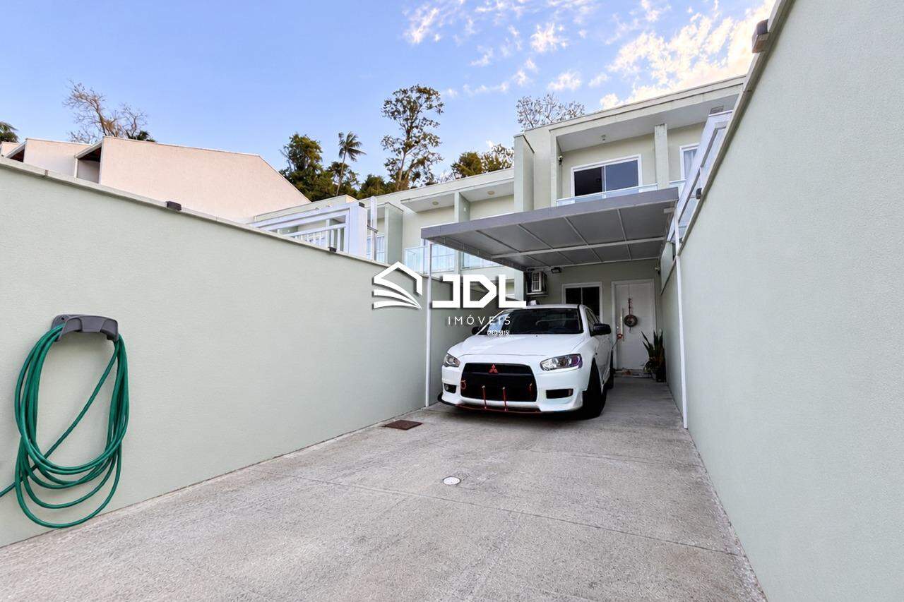 Casa à venda no bairro Velha: