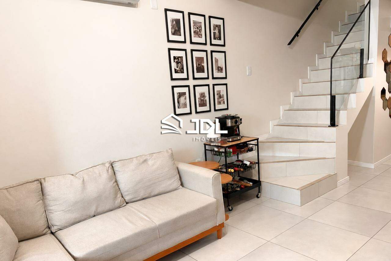 Casa à venda no bairro Velha: 