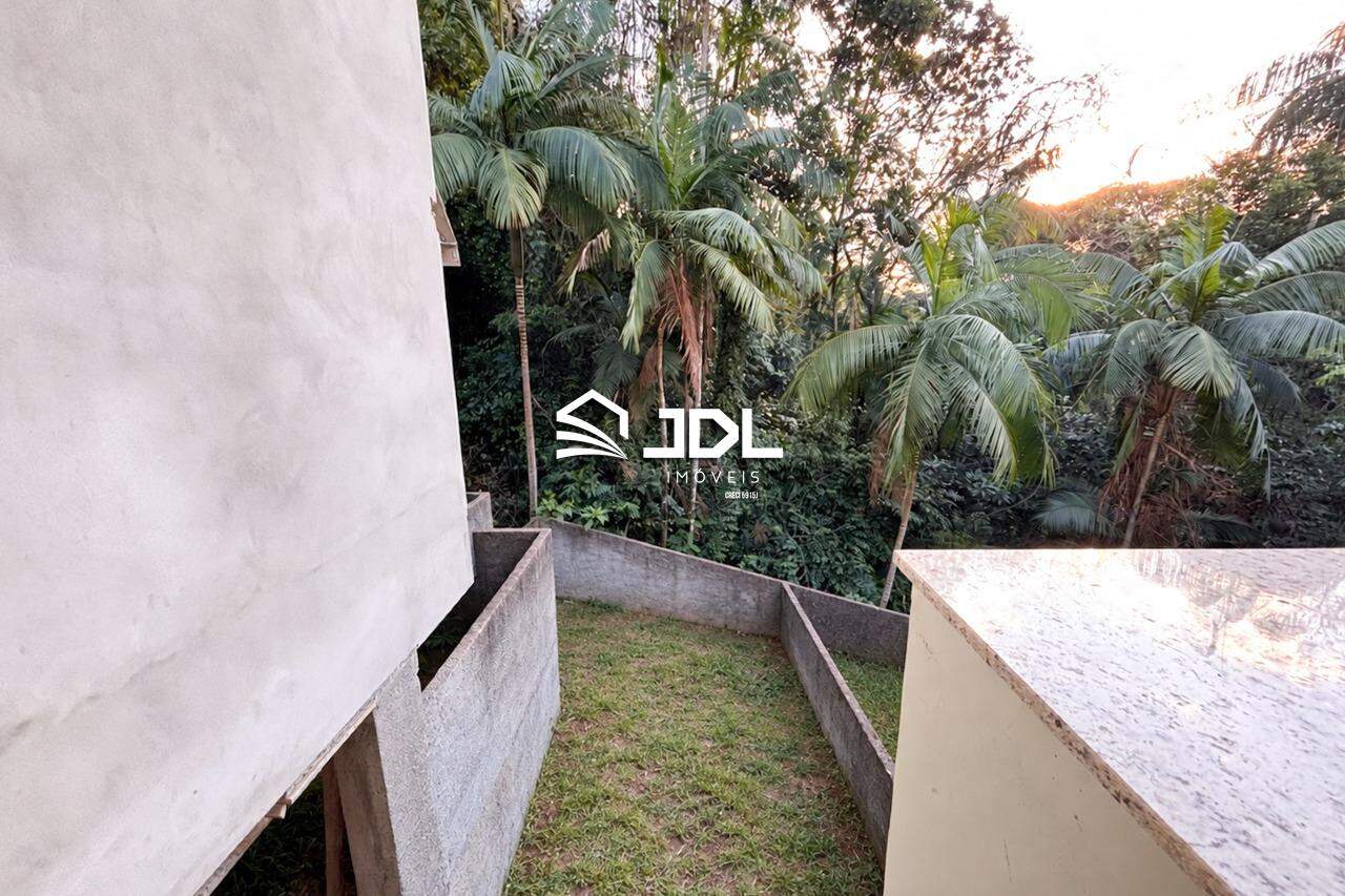 Casa à venda no bairro Velha: 