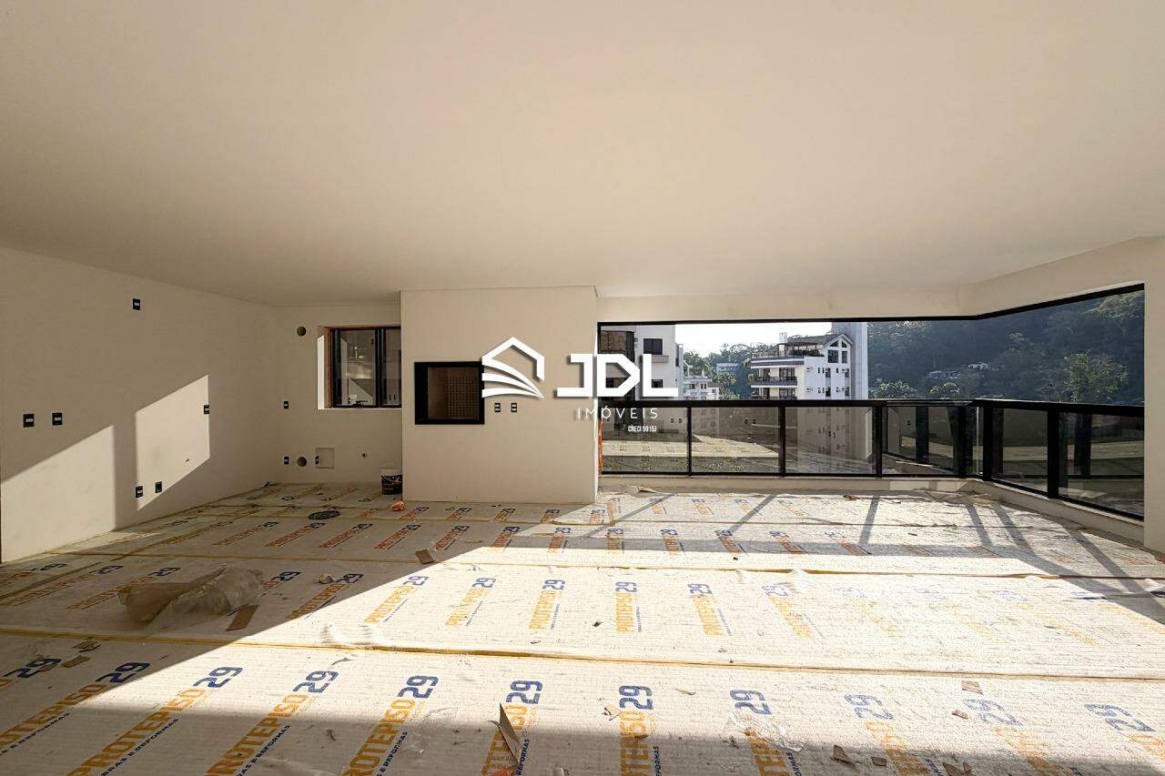 Apartamento à venda no bairro Ponta Aguda: 