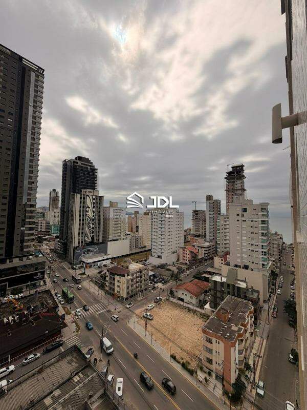 Apartamento à venda no bairro Meia Praia: 