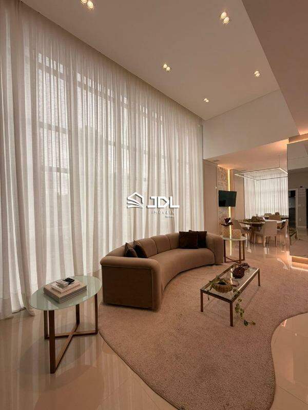 Apartamento à venda no bairro Meia Praia: 
