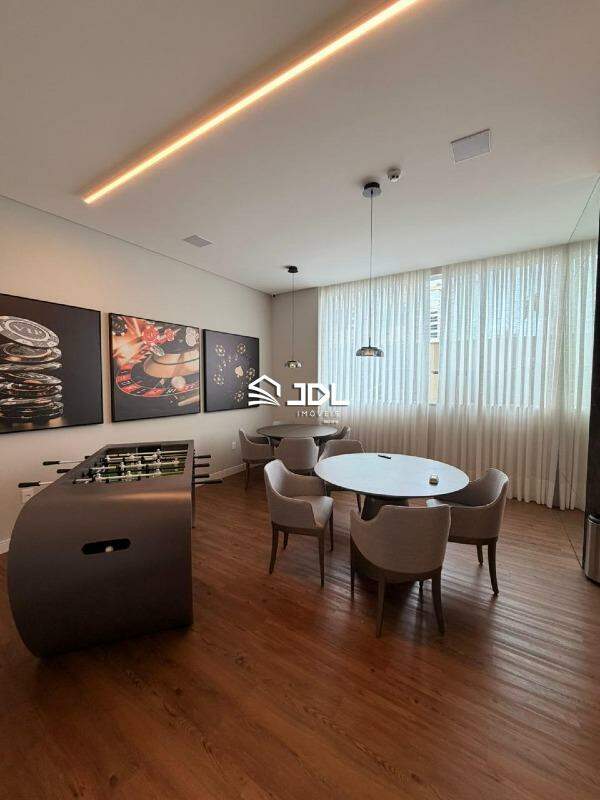 Apartamento à venda no bairro Meia Praia: 