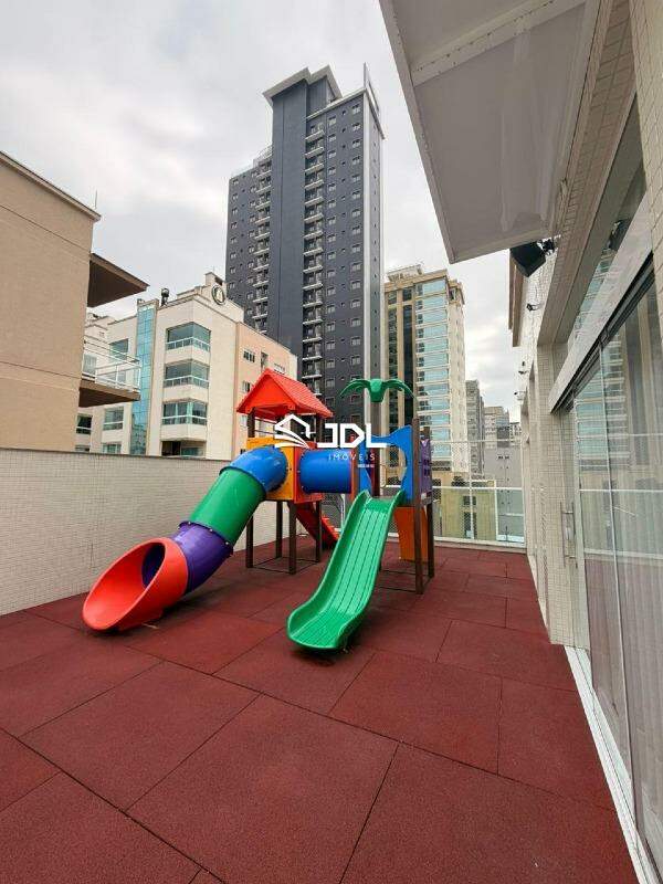 Apartamento à venda no bairro Meia Praia: 