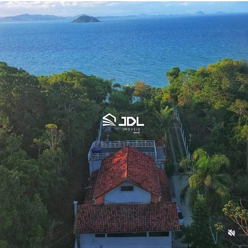 Casa à venda no bairro Armação: 