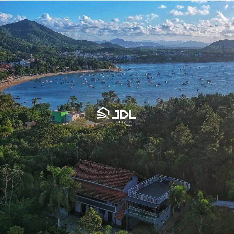 Casa à venda no bairro Armação: 
