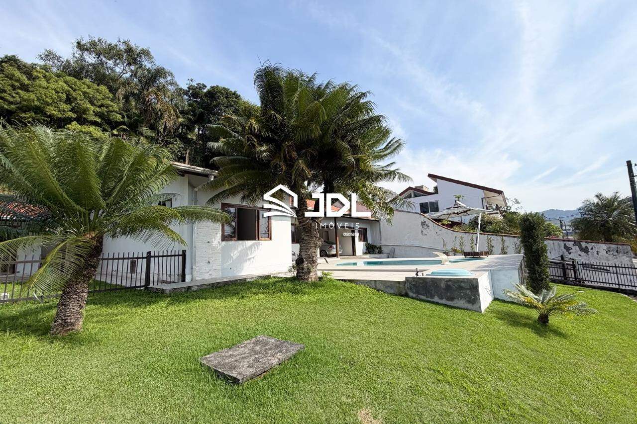 Casa à venda no bairro Velha Central: 