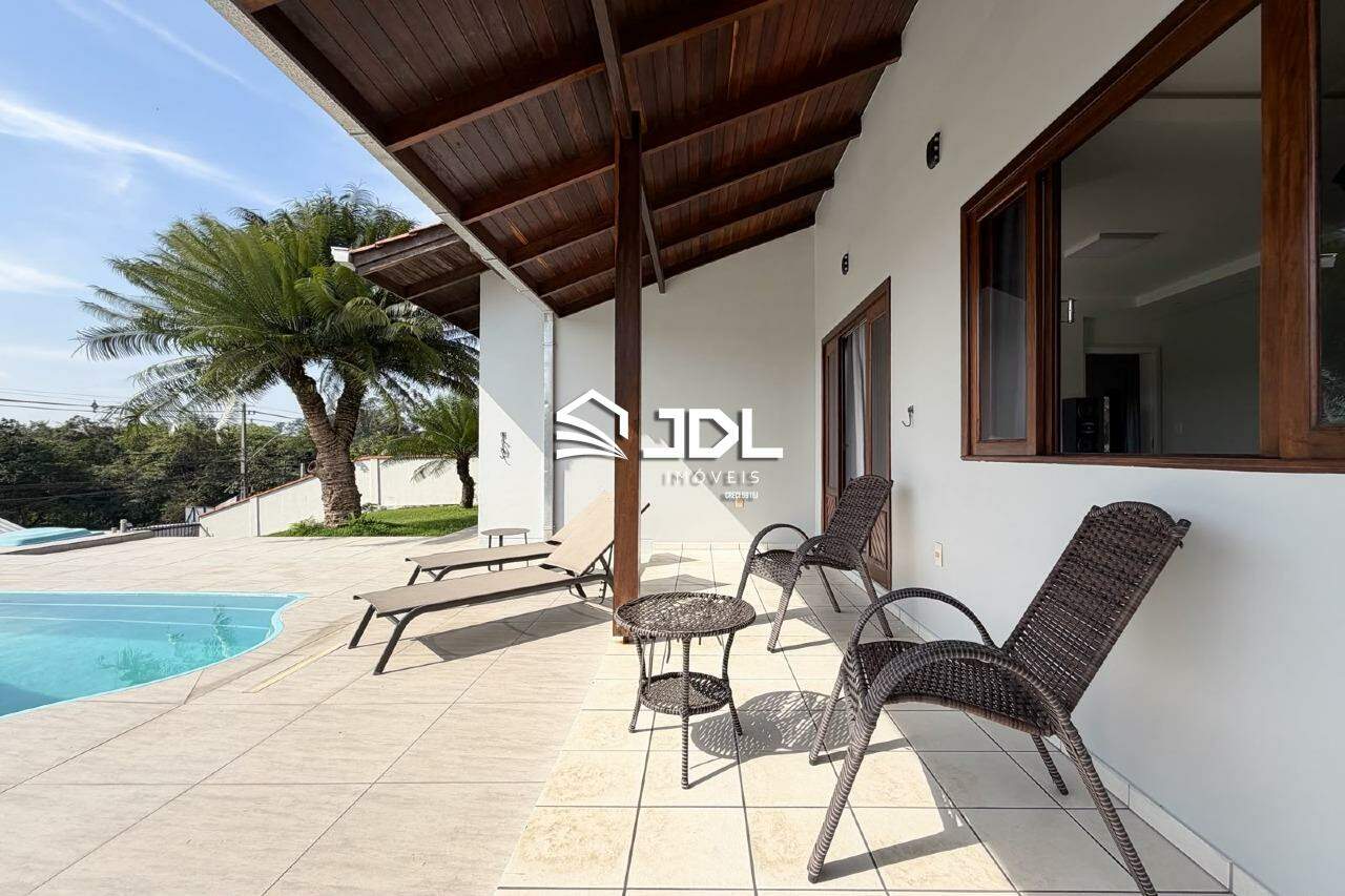 Casa à venda no bairro Velha Central: