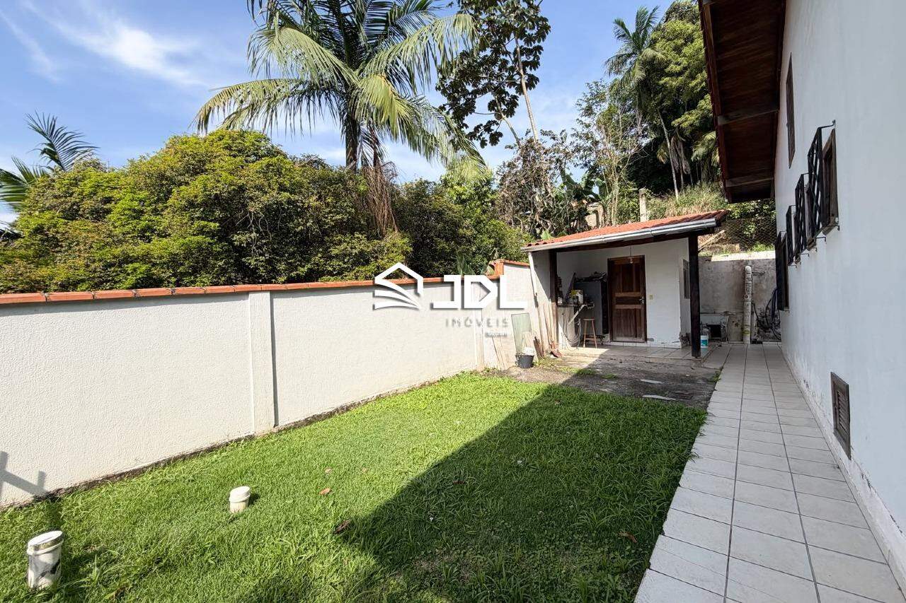 Casa à venda no bairro Velha Central: 