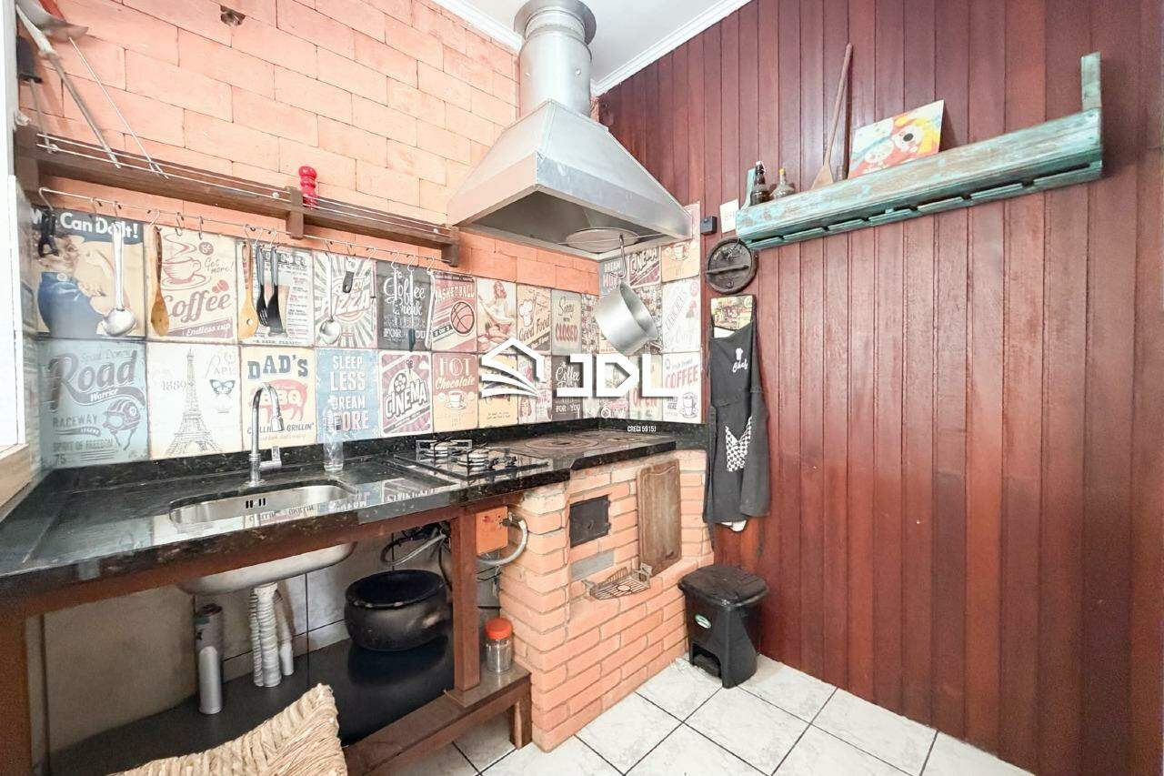 Casa à venda no bairro Velha Central: