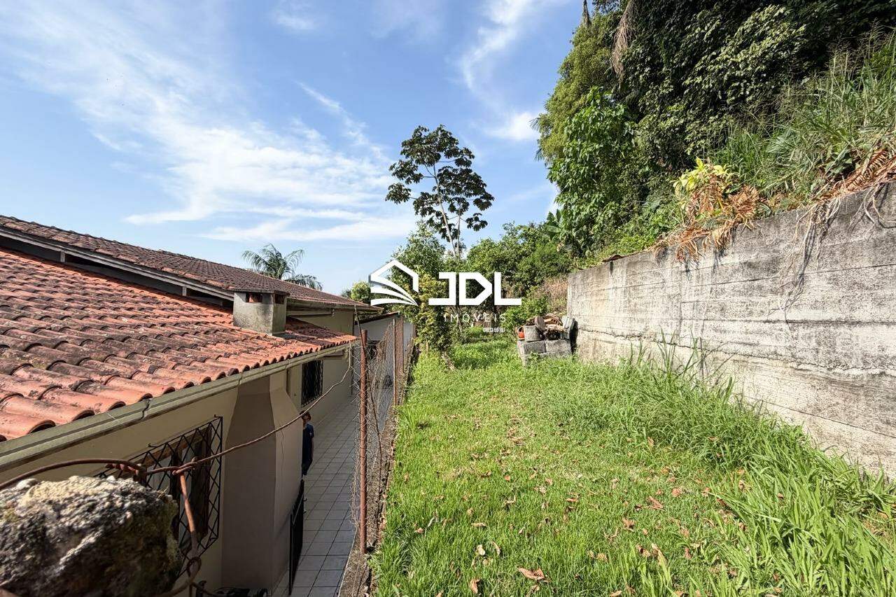 Casa à venda no bairro Velha Central: