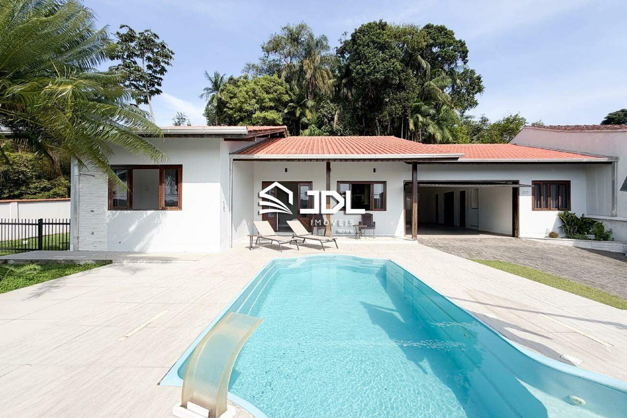 Casa à venda no bairro Velha Central: