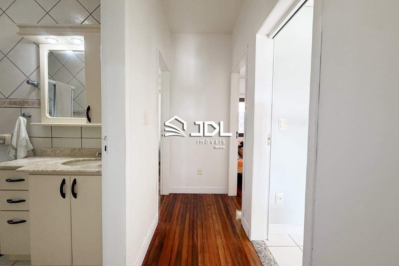 Casa à venda no bairro Velha Central: